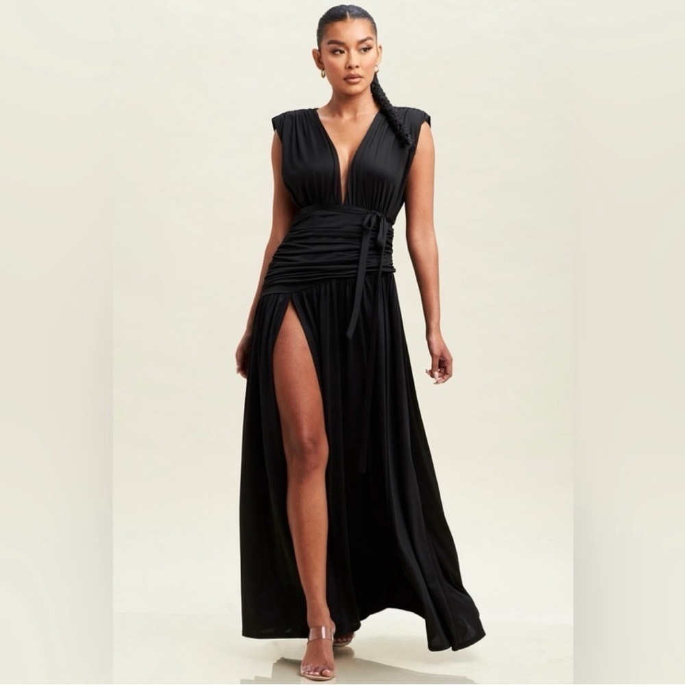 NWT Luxxel Ruched Side Slit Open Back Maxi Dress - Size Small